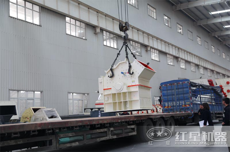 細(xì)碎制沙機(jī)發(fā)貨現(xiàn)場 細(xì)碎制沙機(jī)發(fā)貨現(xiàn)場