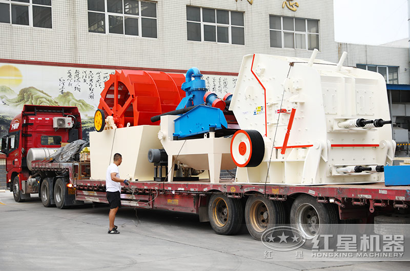 司機師傅打包洗砂機、細沙回收一體機準(zhǔn)備發(fā)往安徽現(xiàn)場