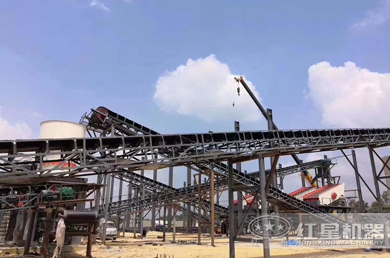 金礦破碎、篩分生產(chǎn)現(xiàn)場