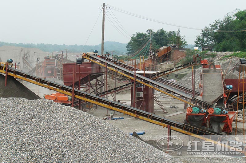 對(duì)輥破破碎生產(chǎn)現(xiàn)場 對(duì)輥破破碎生產(chǎn)現(xiàn)場