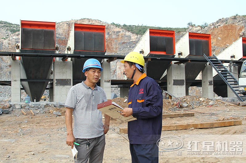 紅星技術(shù)師在生產(chǎn)現(xiàn)場為用戶指導中 紅星技術(shù)師在生產(chǎn)現(xiàn)場為用戶指導中