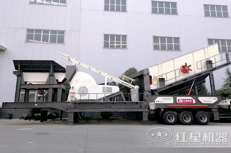 移動(dòng)式重錘破碎機(jī)廠區(qū)實(shí)拍圖