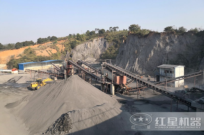 破碎生產(chǎn)線中常用的碎石機有哪些？全套生產(chǎn)方案配置